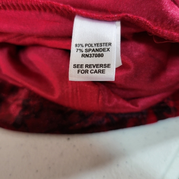 Cato Elegant Red and Black Floral Velvet Blouse Size 18/20W - Picture 6 of 8